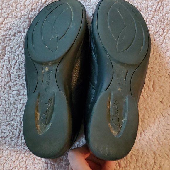 Black Clarks shoes - Picture 4 of 6